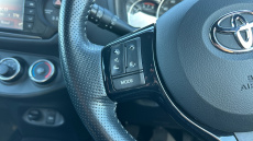 Toyota Yaris 1.33 VVT-i Design 5dr Petrol Hatchback